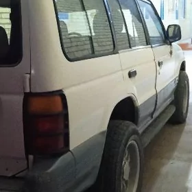 Mitsubishi Montero 1995