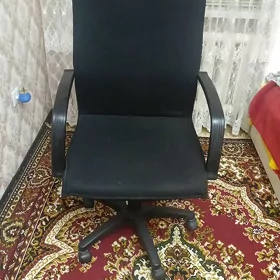 офисный кресло