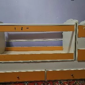 кровать