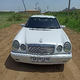 Mercedes-Benz E320 1996