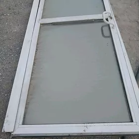 Satlyk apişge gapy