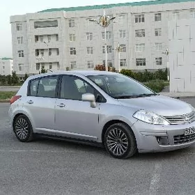 Nissan Versa 2012
