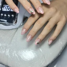 Naraşiwiniýa Dyrnak salon Mani