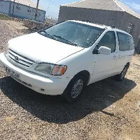 Toyota Sienna 2000