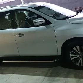 Nissan Pathfinder 2019