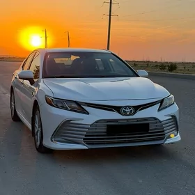 Toyota Camry 2021