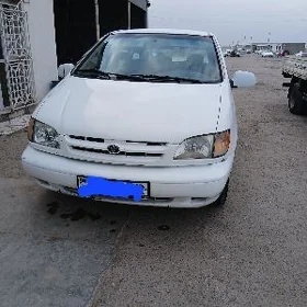 Toyota Sienna 2001