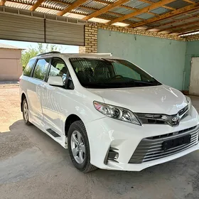 Toyota Sienna 2020