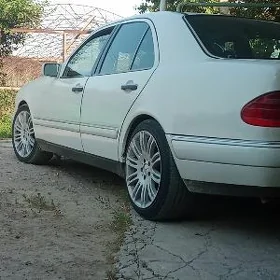 Mercedes-Benz E320 1997