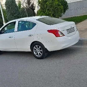 Nissan Versa 2012