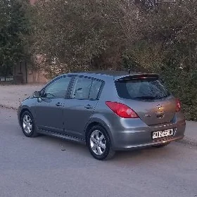 Nissan Versa 2012