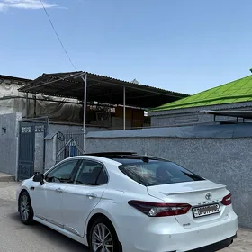 Toyota Camry 2021