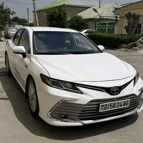 Toyota Camry 2021