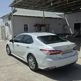 Toyota Camry 2019