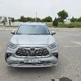 Toyota Highlander 2021