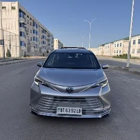 Toyota Sienna 2023