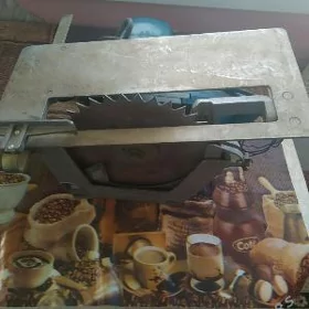 Циркулярная пила СССР в масле