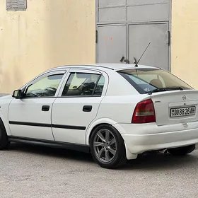 Opel Astra 2000