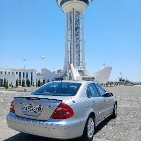 Mercedes-Benz E320 2005