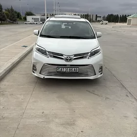 Toyota Sienna 2018