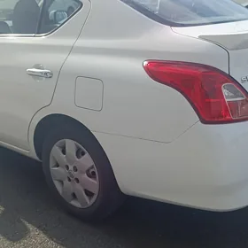 Nissan Sunny 2022