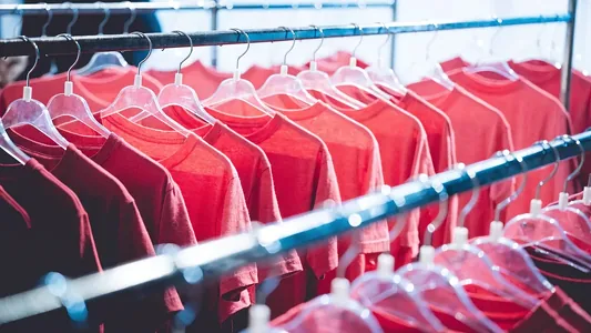 Учёные выяснили, что 44% ткани теряется ещё при производстве футболок