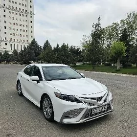 Toyota Camry 2021
