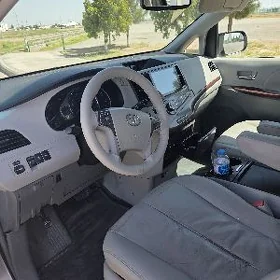 Toyota Sienna 2010