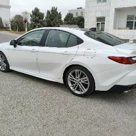 Toyota Camry Hybrid 2024