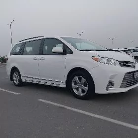 Toyota Sienna 2017