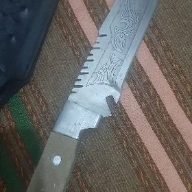 нож ️
