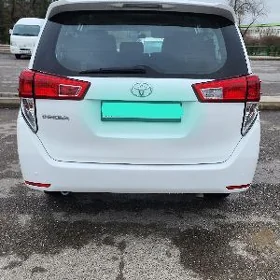 Toyota Innova 2021