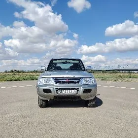 Mitsubishi Pajero 2001