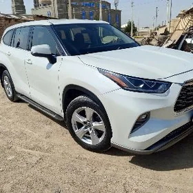 Toyota Highlander 2021