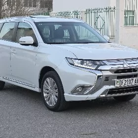 Mitsubishi Outlander 2023