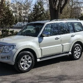 Mitsubishi Pajero 2015