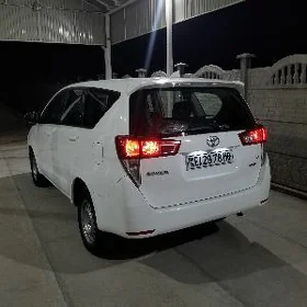 Toyota Innova 2021