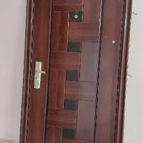 Daşky demir gapy