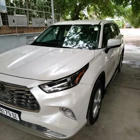 Toyota Highlander 2021