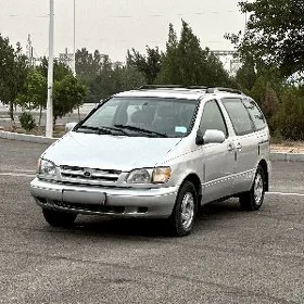 Toyota Sienna 1999