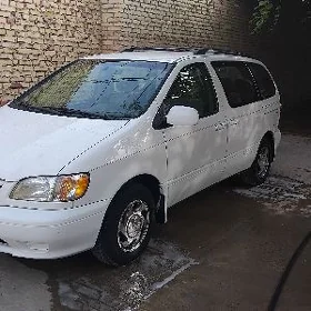 Toyota Sienna 2002