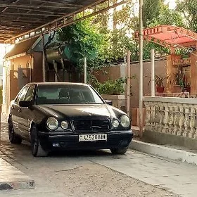 Mercedes-Benz E320 1996