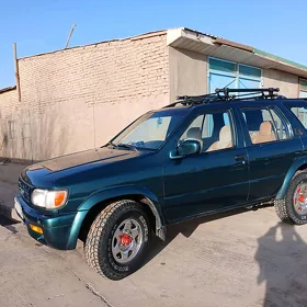 Nissan Pathfinder 1996