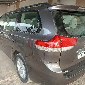 Toyota Sienna 2011