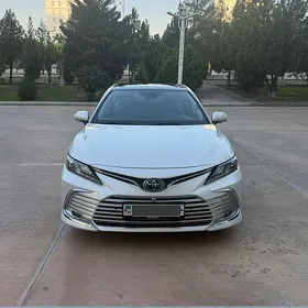 Toyota Camry 2021