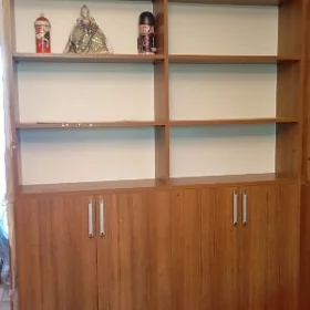 Книжный шкаф
