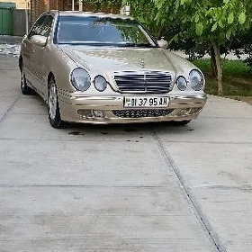 Mercedes-Benz E320 2001