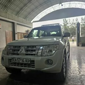 Mitsubishi Pajero 2014