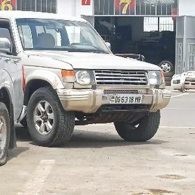 Mitsubishi Pajero 1993