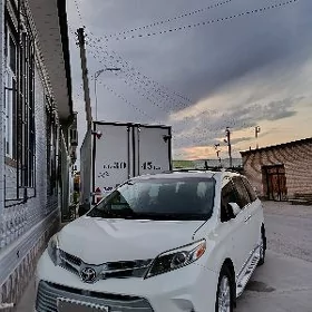 Toyota Sienna 2017